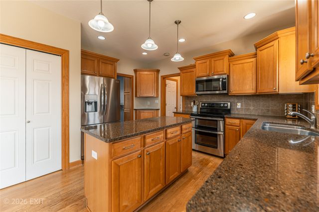 1000 Rolling Hills Court, Norwalk, IA 50211