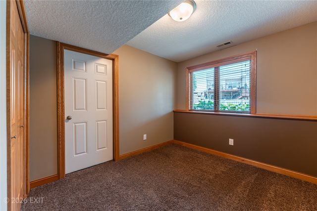 1000 Rolling Hills Court, Norwalk, IA 50211