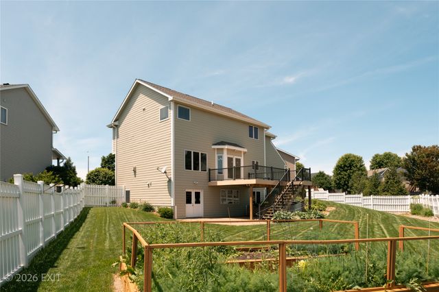 1000 Rolling Hills Court, Norwalk, IA 50211