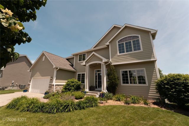 1000 Rolling Hills Court, Norwalk, IA 50211