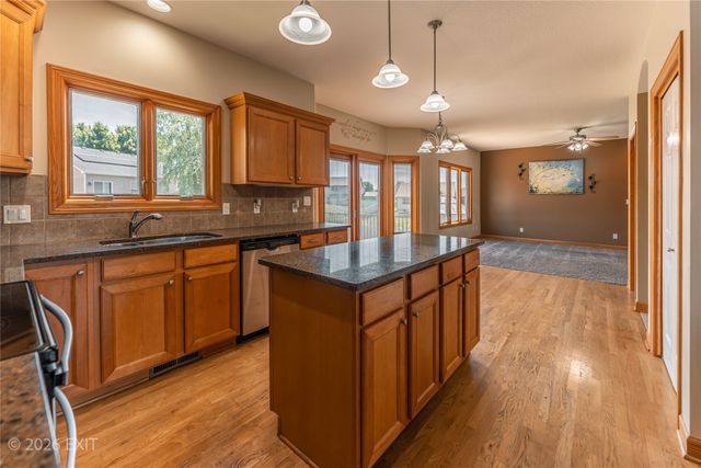1000 Rolling Hills Court, Norwalk, IA 50211