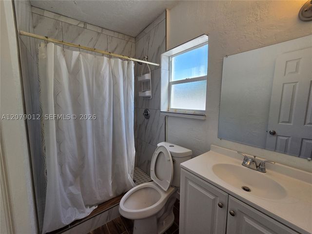 708 NE 4th St 2, Hallandale Beach, FL 33009