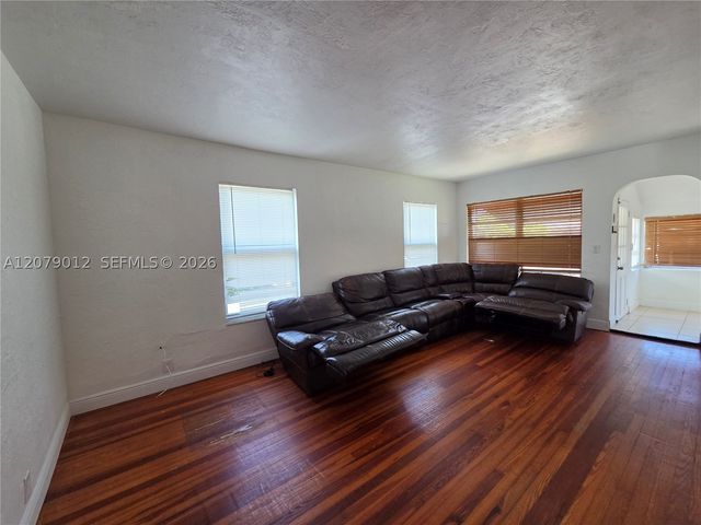 708 NE 4th St 2, Hallandale Beach, FL 33009