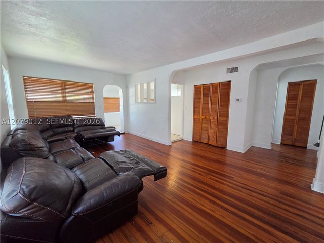 708 NE 4th St 2, Hallandale Beach, FL 33009