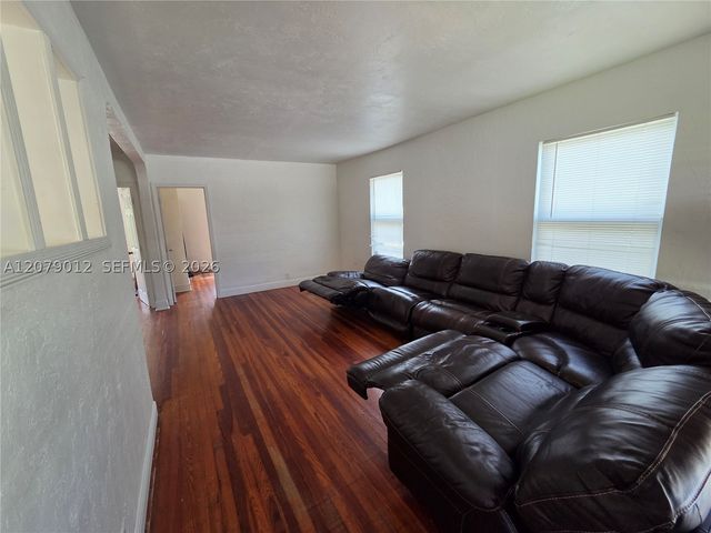 708 NE 4th St 2, Hallandale Beach, FL 33009
