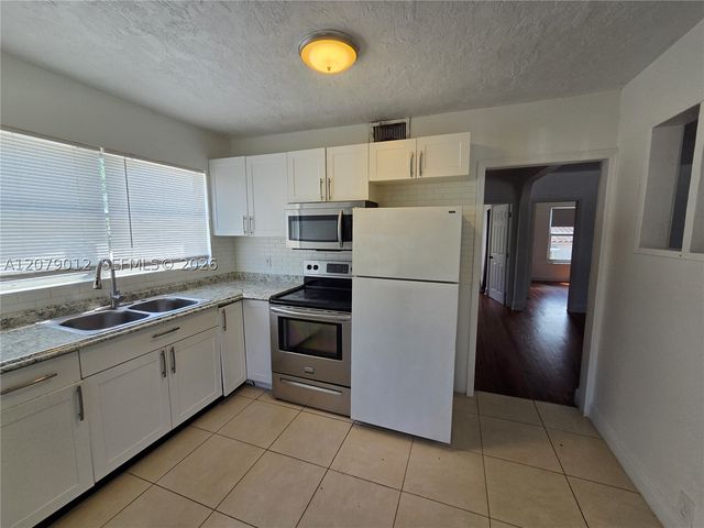 708 NE 4th St 2, Hallandale Beach, FL 33009