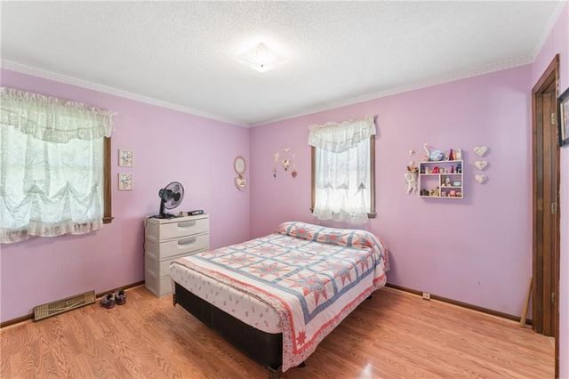 9812 Hillcrest Road, Kansas City, MO 64134