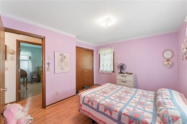 9812 Hillcrest Road, Kansas City, MO 64134