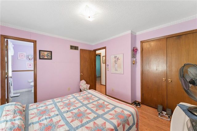 9812 Hillcrest Road, Kansas City, MO 64134
