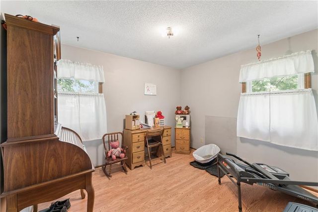 9812 Hillcrest Road, Kansas City, MO 64134