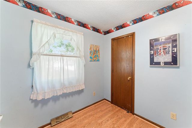 9812 Hillcrest Road, Kansas City, MO 64134
