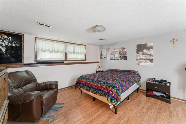 9812 Hillcrest Road, Kansas City, MO 64134