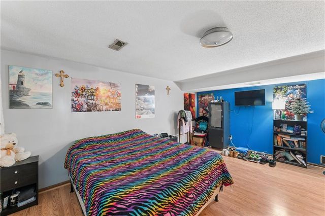 9812 Hillcrest Road, Kansas City, MO 64134