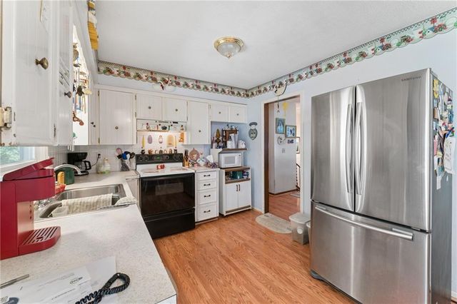 9812 Hillcrest Road, Kansas City, MO 64134