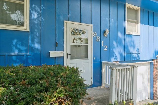 9812 Hillcrest Road, Kansas City, MO 64134