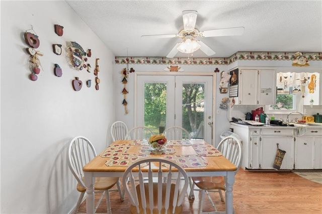 9812 Hillcrest Road, Kansas City, MO 64134