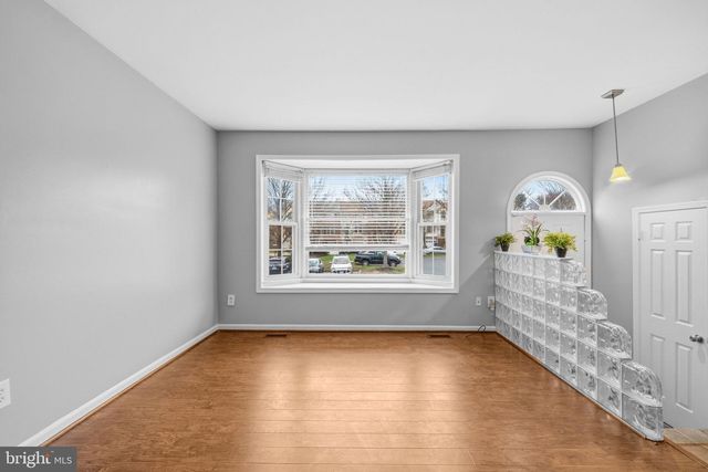 1212 BOND ST, Herndon, VA 20170