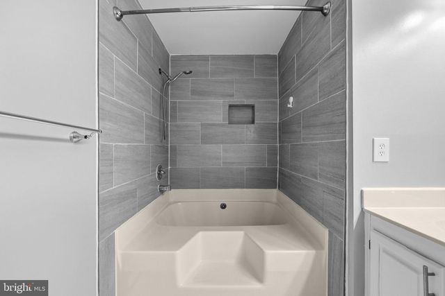 1212 BOND ST, Herndon, VA 20170