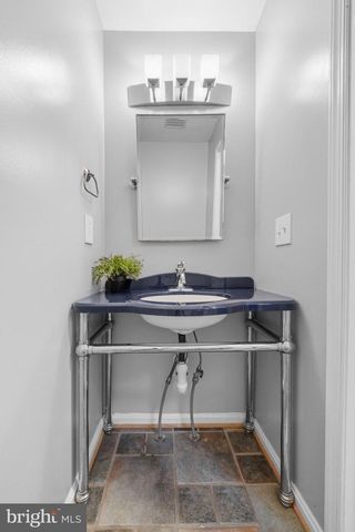 1212 BOND ST, Herndon, VA 20170