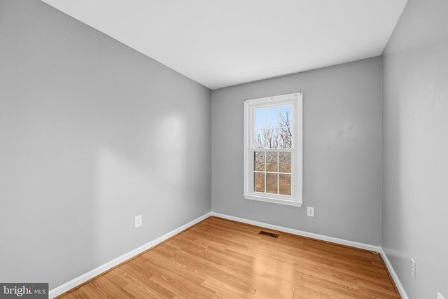 1212 BOND ST, Herndon, VA 20170