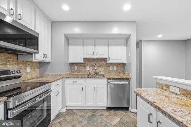 1212 BOND ST, Herndon, VA 20170