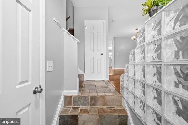 1212 BOND ST, Herndon, VA 20170