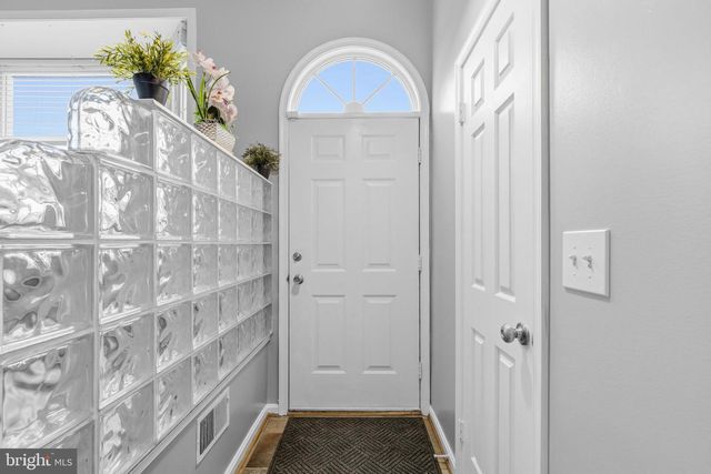 1212 BOND ST, Herndon, VA 20170