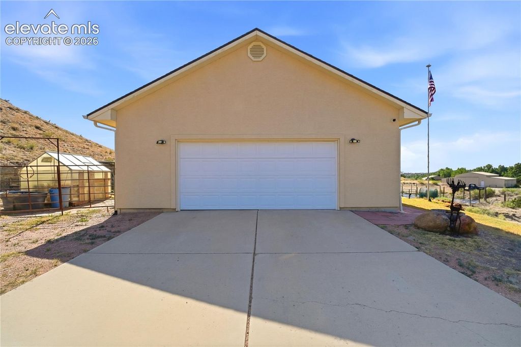 570 Valley Drive, Penrose, CO 81240 — photo 3