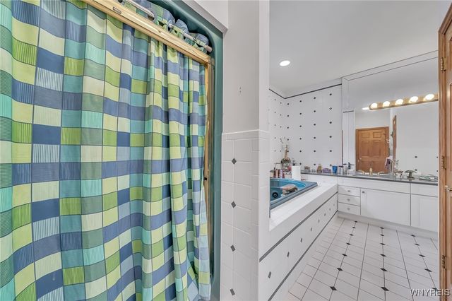 11 Valle Drive, Batavia, NY 14020