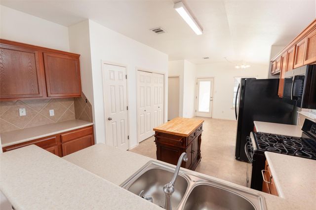 18136 Great Basin Ave, Round Rock, TX 78660