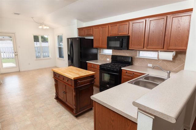18136 Great Basin Ave, Round Rock, TX 78660