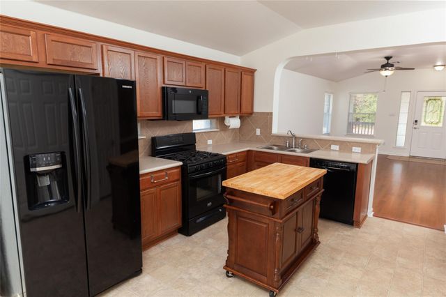 18136 Great Basin Ave, Round Rock, TX 78660