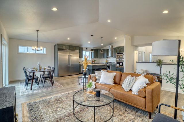 7013 Selkirk Drive S, Fargo, ND 58104