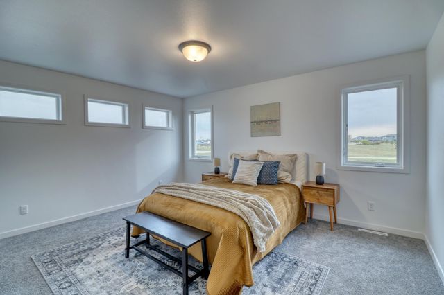 7013 Selkirk Drive S, Fargo, ND 58104