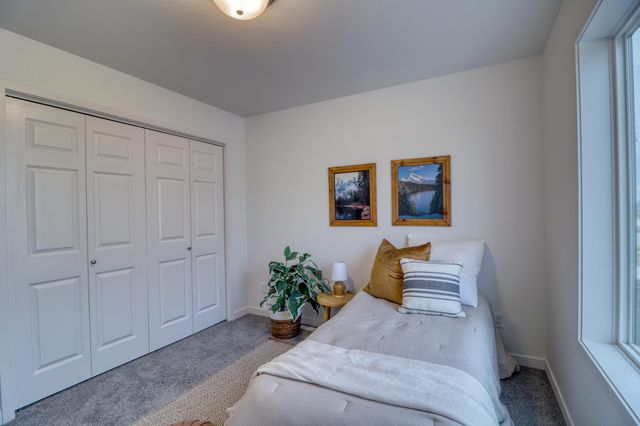 7013 Selkirk Drive S, Fargo, ND 58104