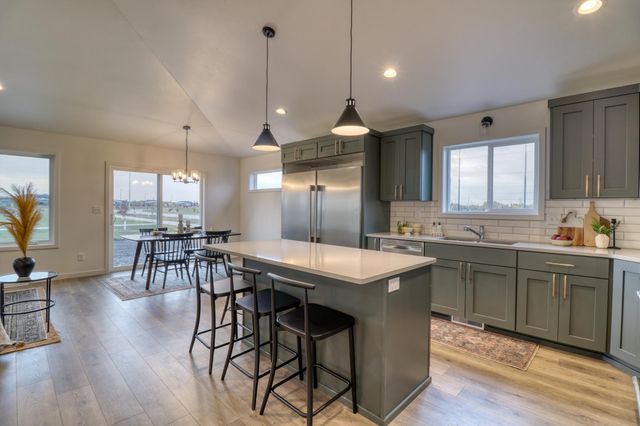 7013 Selkirk Drive S, Fargo, ND 58104