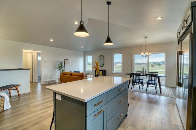 7013 Selkirk Drive S, Fargo, ND 58104