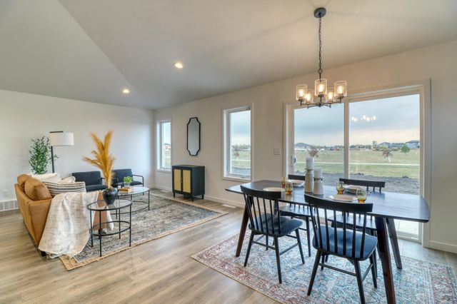 7013 Selkirk Drive S, Fargo, ND 58104