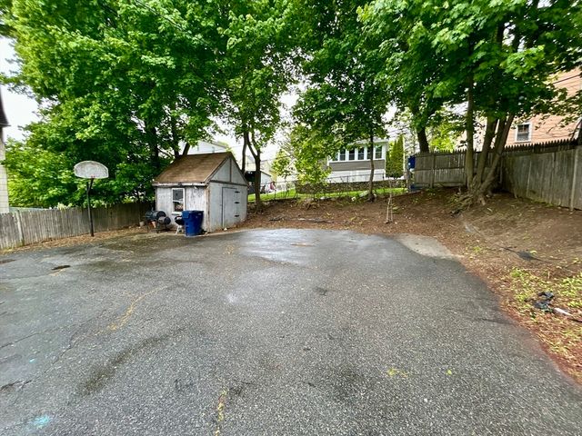 3 Gloucester Rd, Worcester, MA 01607