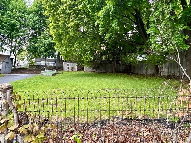 3 Gloucester Rd, Worcester, MA 01607