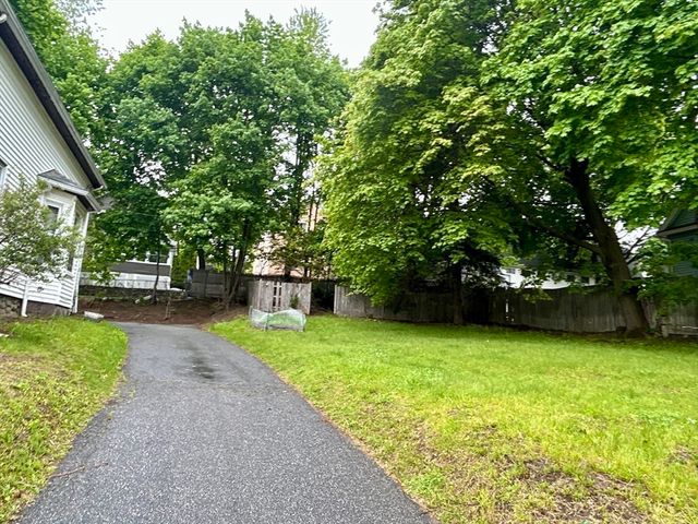 3 Gloucester Rd, Worcester, MA 01607