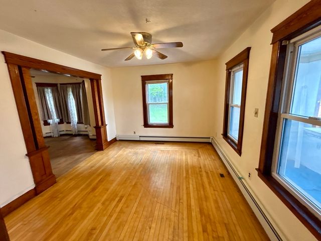 3 Gloucester Rd, Worcester, MA 01607