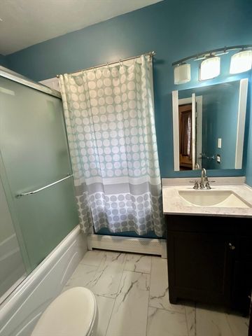 3 Gloucester Rd, Worcester, MA 01607