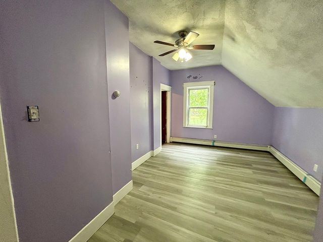 3 Gloucester Rd, Worcester, MA 01607