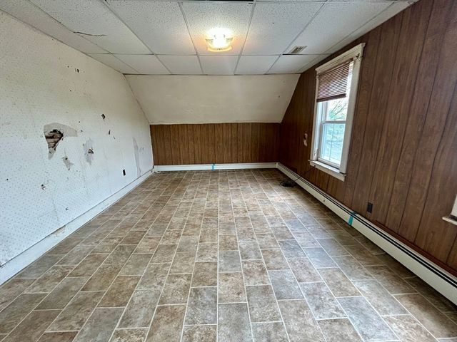 3 Gloucester Rd, Worcester, MA 01607