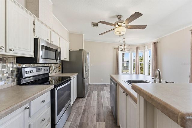 50989 HIGHWAY 27 204, Davenport, FL 33897