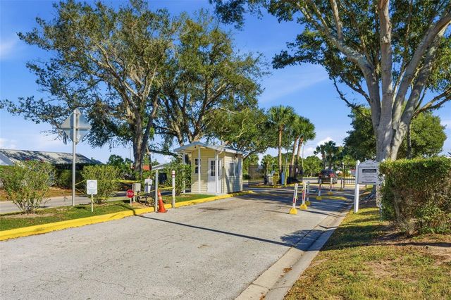 50989 HIGHWAY 27 204, Davenport, FL 33897