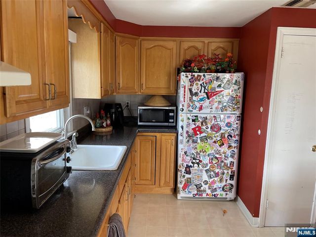 671 Chase Avenue, Lyndhurst, NJ 07071