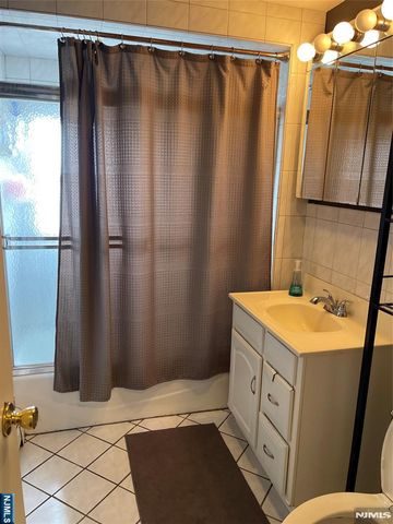 671 Chase Avenue, Lyndhurst, NJ 07071