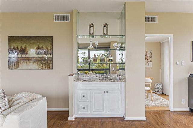 49 Briar Hollow Lane 505, Houston, TX 77027